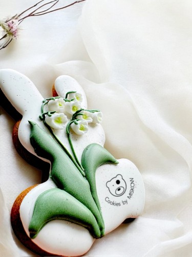 Kwiatowy zajączek z piernika, personalizowany z logo