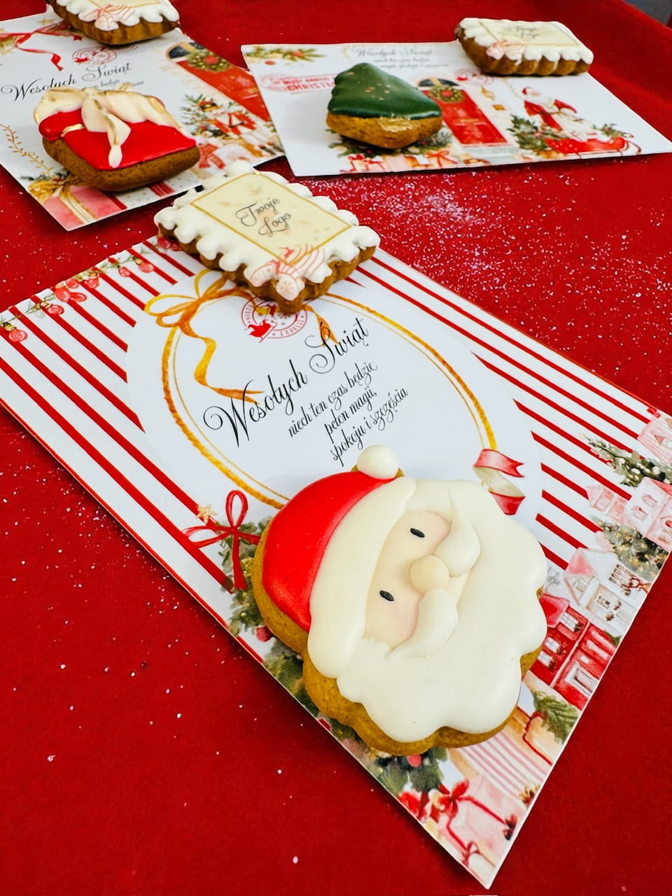Kartka świąteczna z pierniczkami, lukier królewski, personalizowany prezent na święta