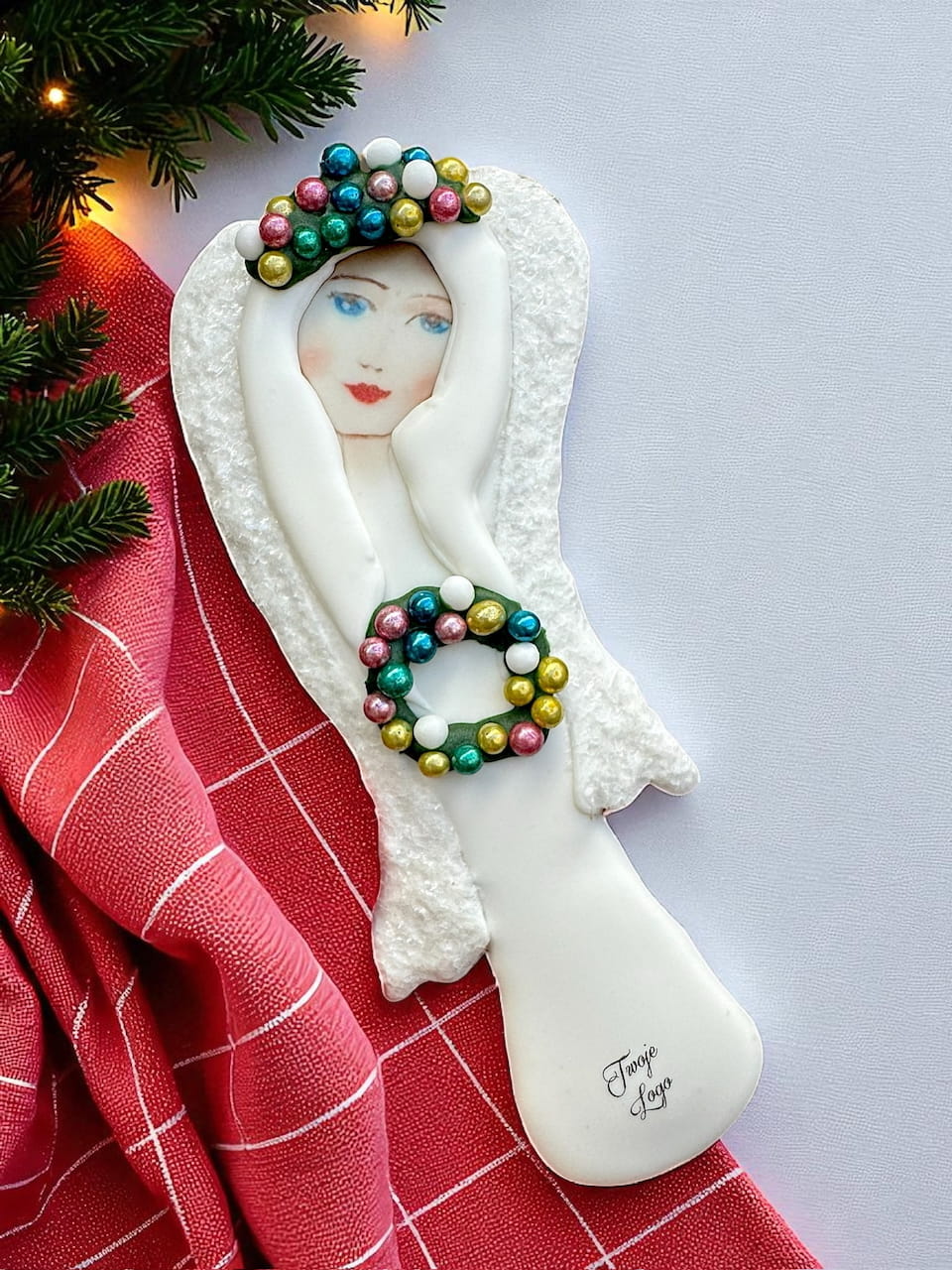 Piernik świąteczny w kształci aniołka, personalizowany piernik dla firm