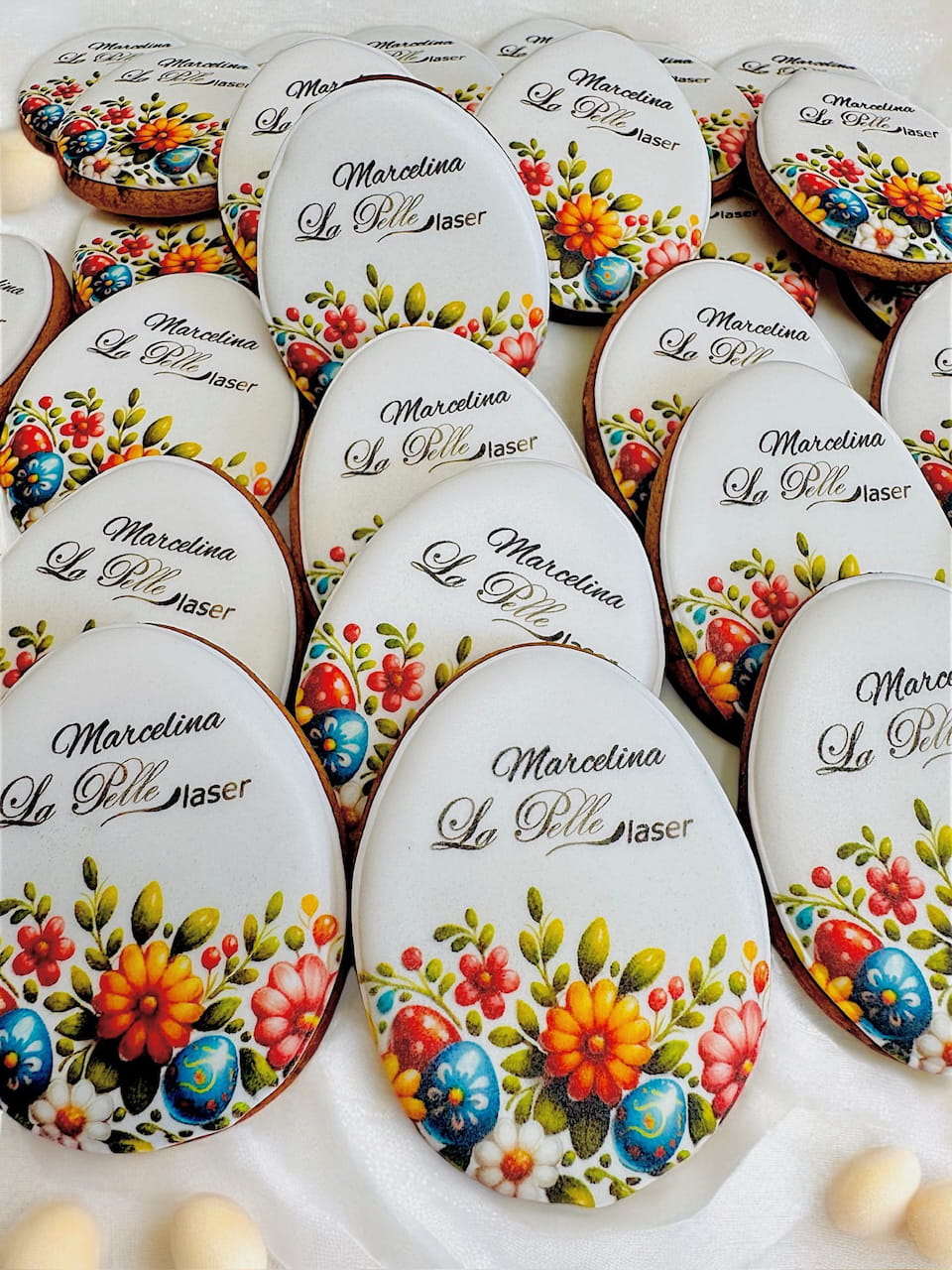 Pisanka z piernika, kwiatowy folklor, personalizowana z logo